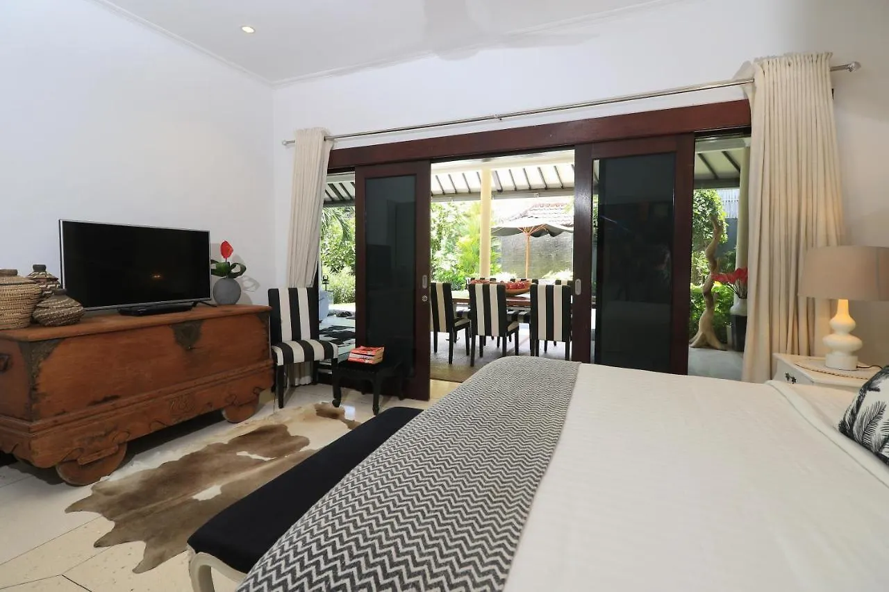 Villa Bloom 1 - 4 Bedrooms, 4 Bathrooms, Private Pool Close To The Beach Seminyak Indonezja