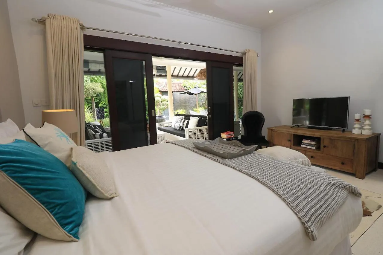 Villa Bloom 1 - 4 Bedrooms, 4 Bathrooms, Private Pool Close To The Beach Seminyak 0*,  Indonezja